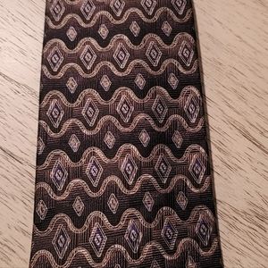 Roundtree & Yorke Silk Tie🌟Dont forget to bundle another Tie🌟